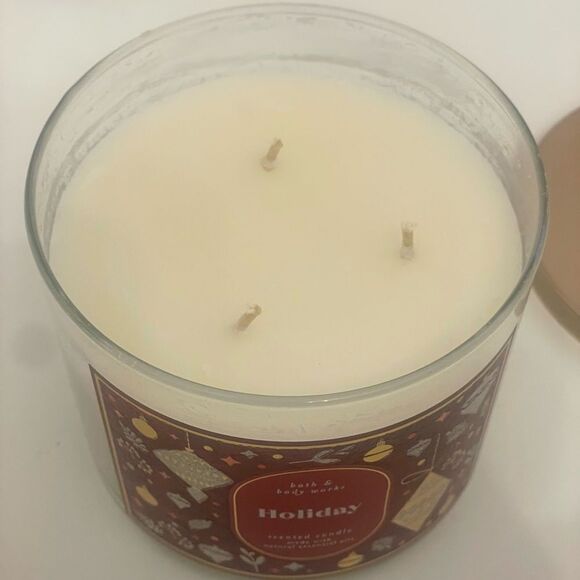 Bath & Body Works “Holiday” 3-wick candle - Picture 3 of 3